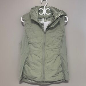 lululemon athletica Another Mile vest in Sage
